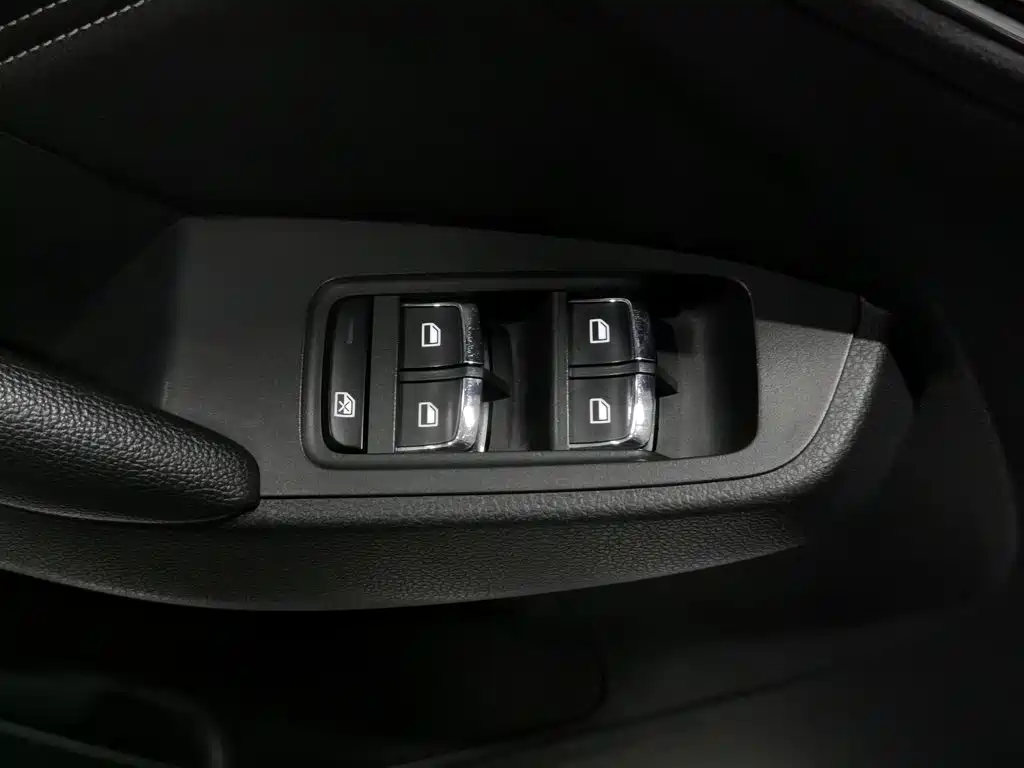 Фото 9 - Roewe RX5