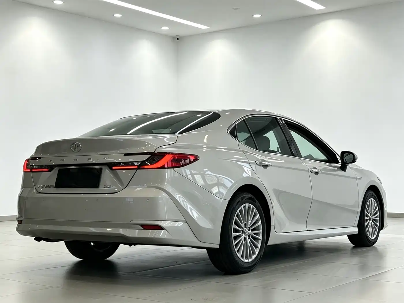 Toyota Camry 2024 Hybrid 2.0HGVP Luxury Edition фото 5