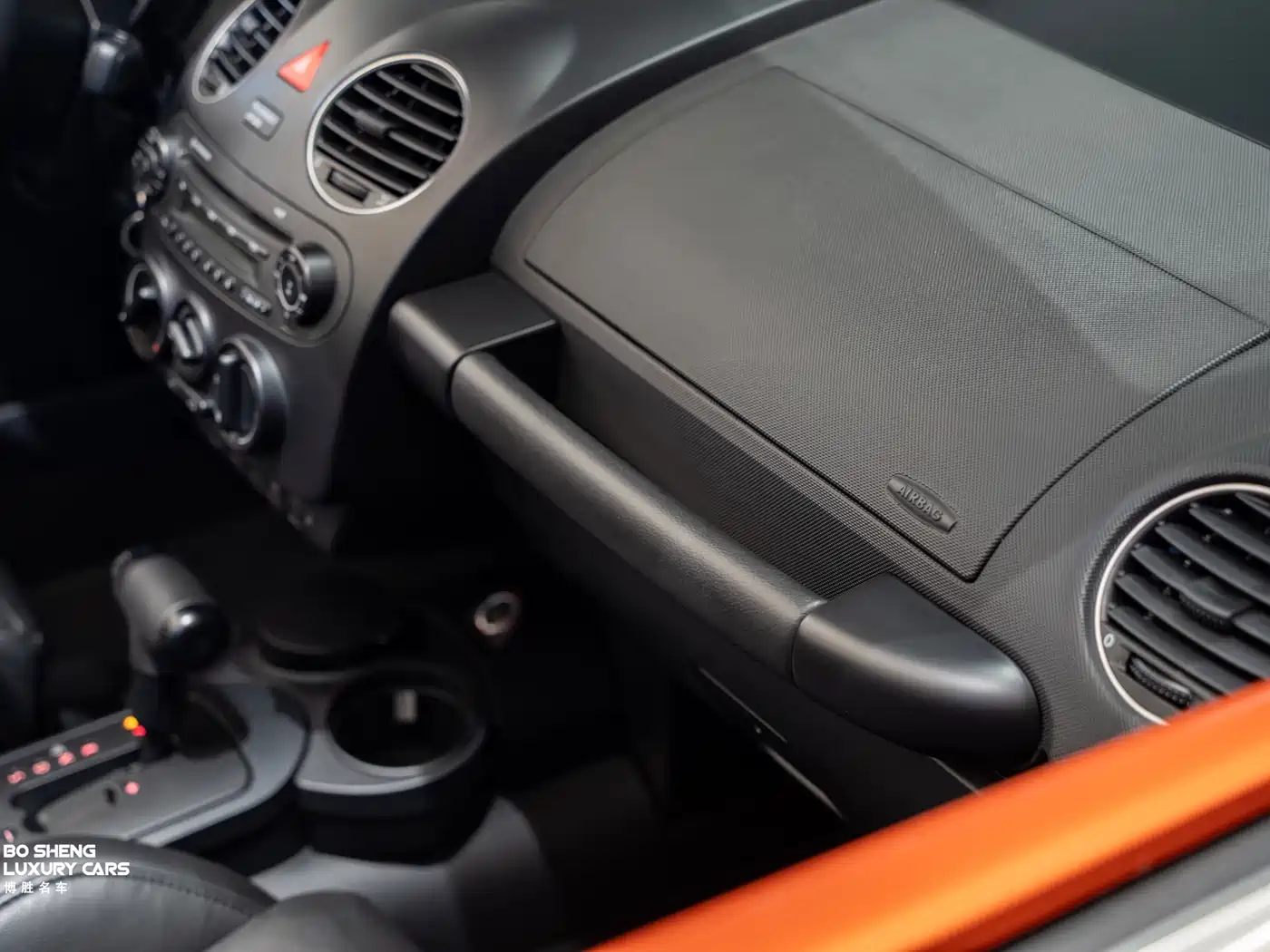 Volkswagen Beetle 2010 Model 2.0 BlackOrange Convertible Luxury Edition фото 15