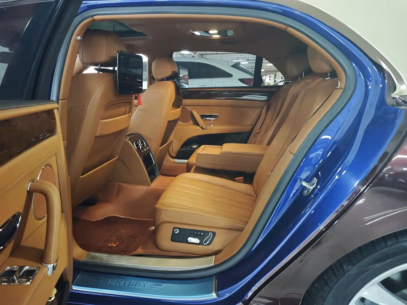 صورة 10 - Bentley Flying Spur