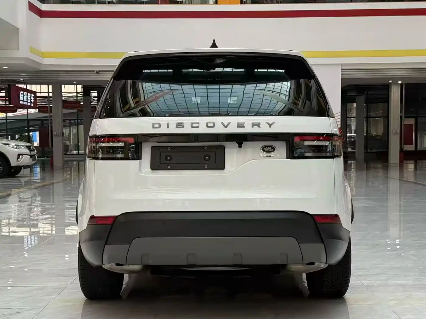 Land Rover Discovery 2017 3.0 SC V6 SE фото 7