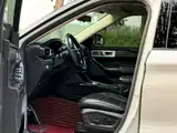 Photo 9 - Ford Explorer