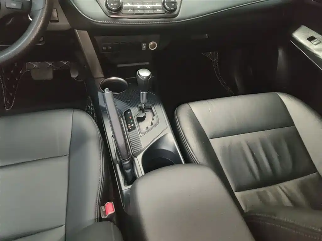 Toyota RAV4 Rongfang 2015 2.0L CVT 2WD Trend Edition фото 14