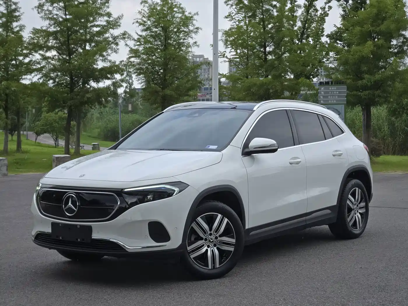 Фото 1 - Mercedes-Benz EQA