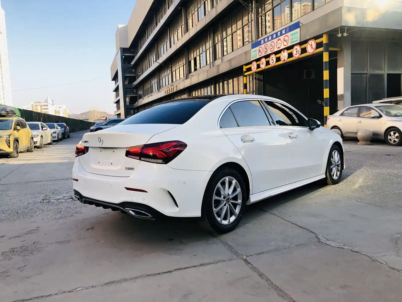 Mercedes-Benz A-Class 2021 A 200 L Sport Sedan Fashion Edition фото 4