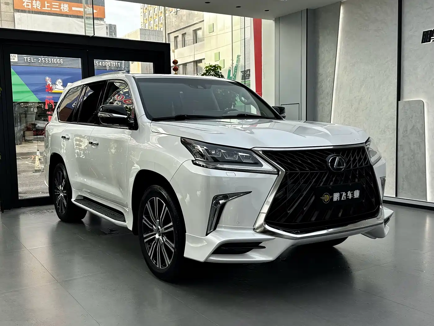 Фото 9 - Lexus LX