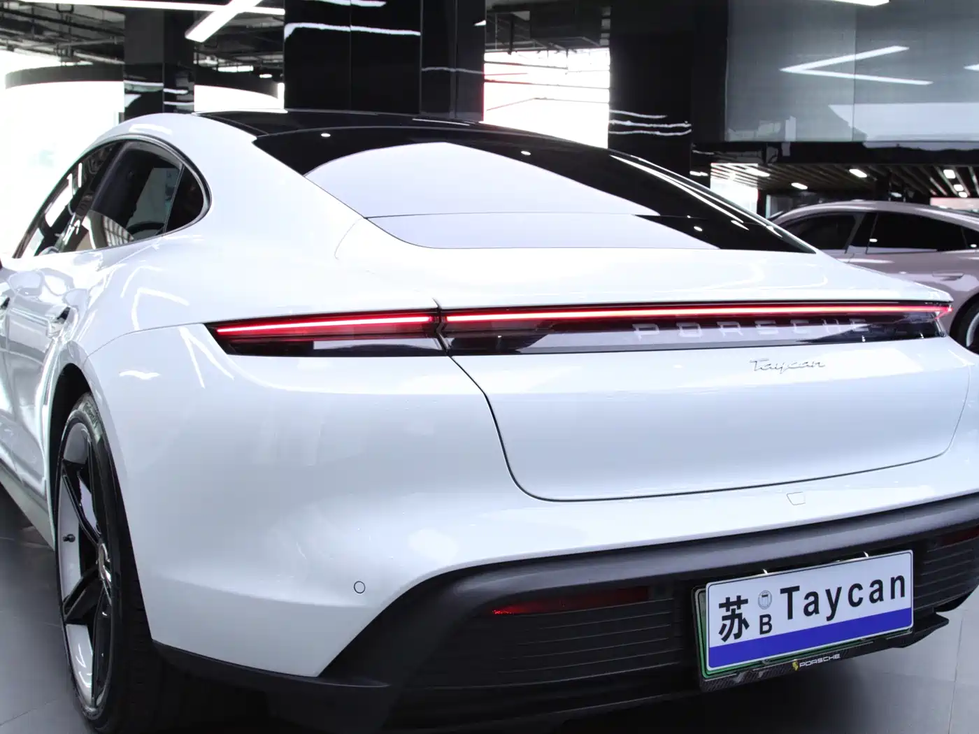 PORSCHE TAYCAN