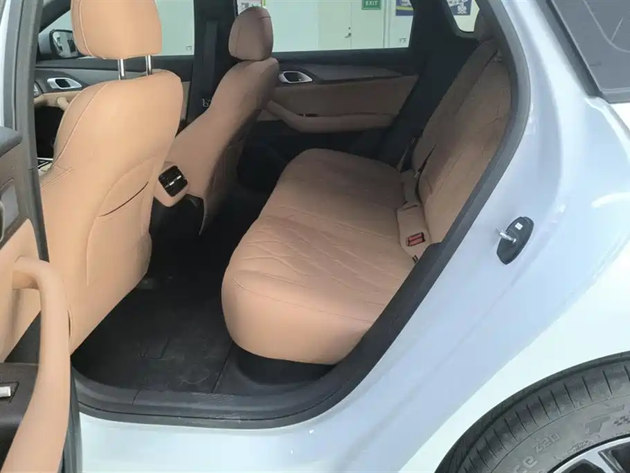 Geely Galaxy Galaxy A7 2025 EM-i 70km Luxury Edition фото 11