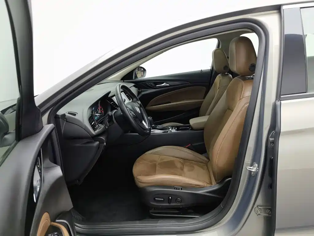 Photo 10 - Buick Regal