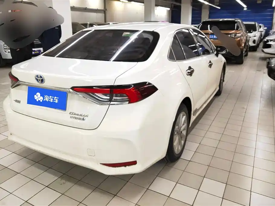 Toyota Corolla 2021 Hybrid 1.8L E-CVT Elite Edition фото 3