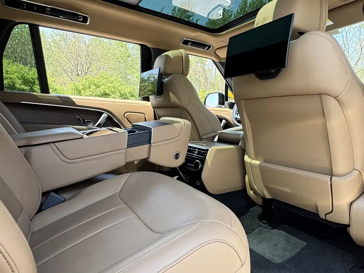 Land Rover Range Rover 2024 3.0 L6 400PS Genesis Extended фото 22
