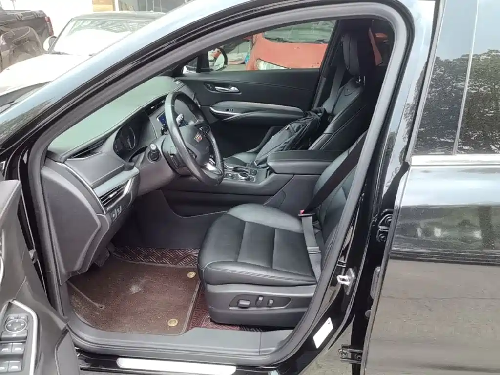 Фото 15 - Cadillac XT4