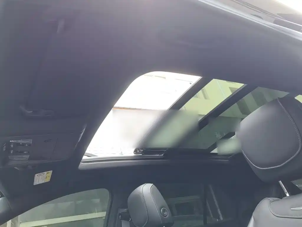 Фото 18 - Cadillac XT4