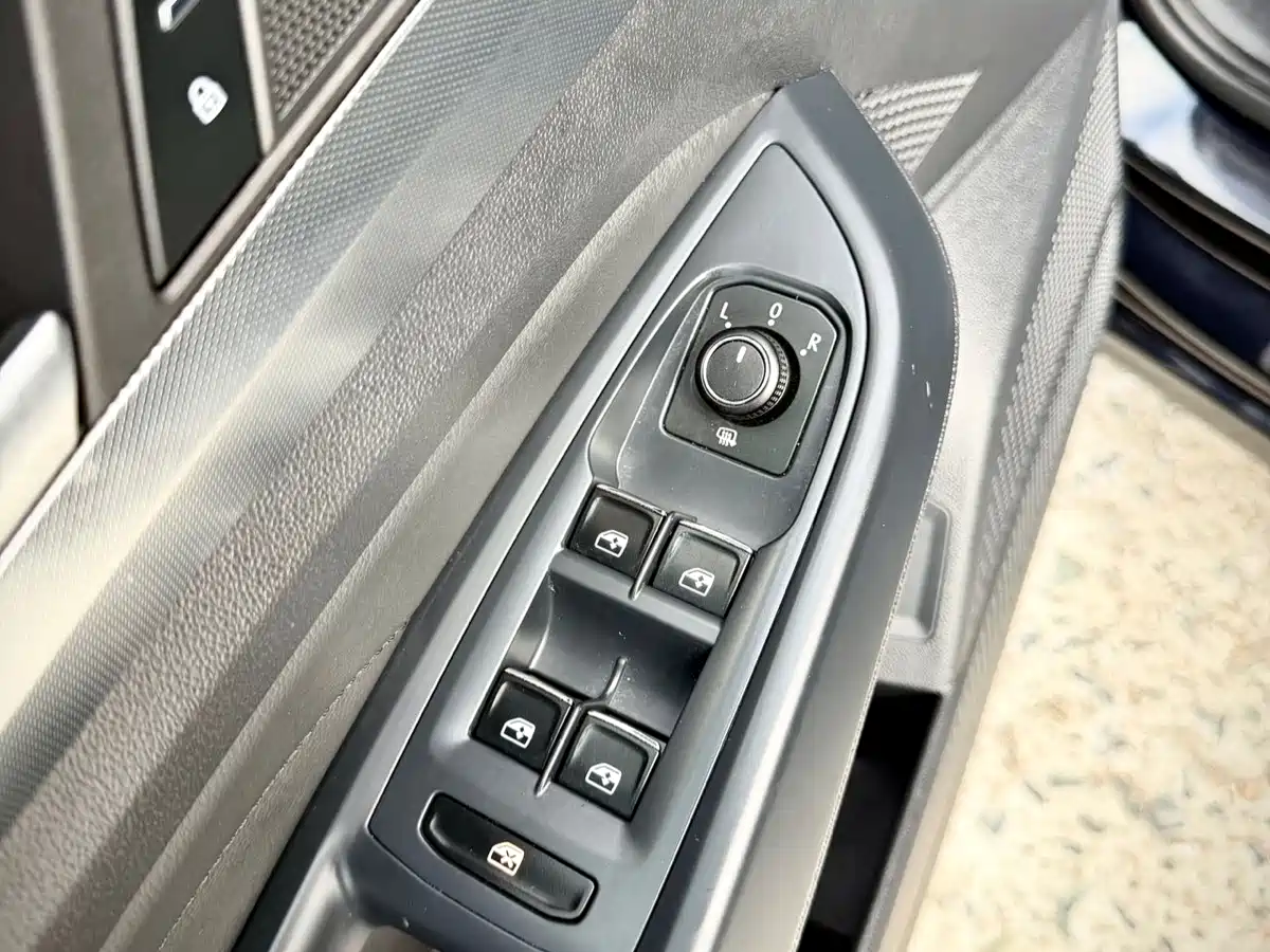 Volkswagen Passat 2022 280TSI Business Edition фото 15