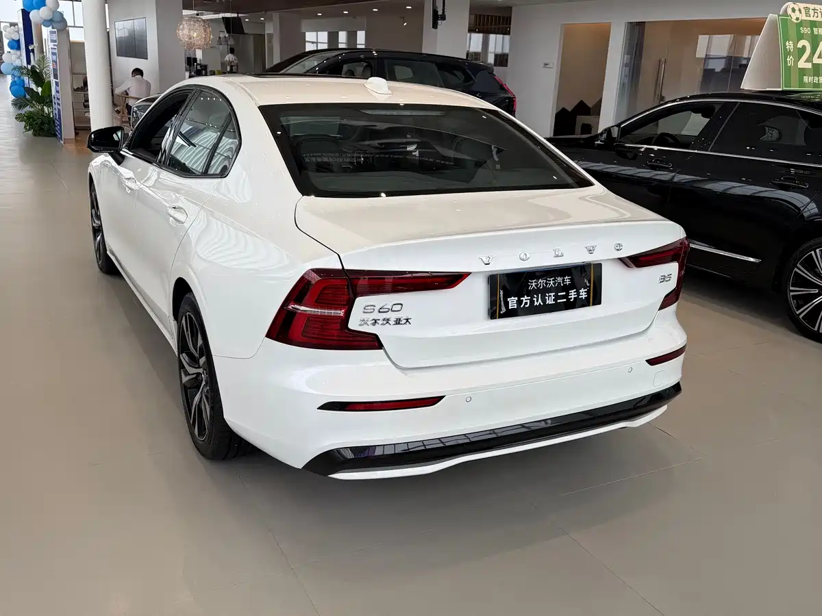 Volvo S60 2024 2025 B5 Elegance Sport Edition