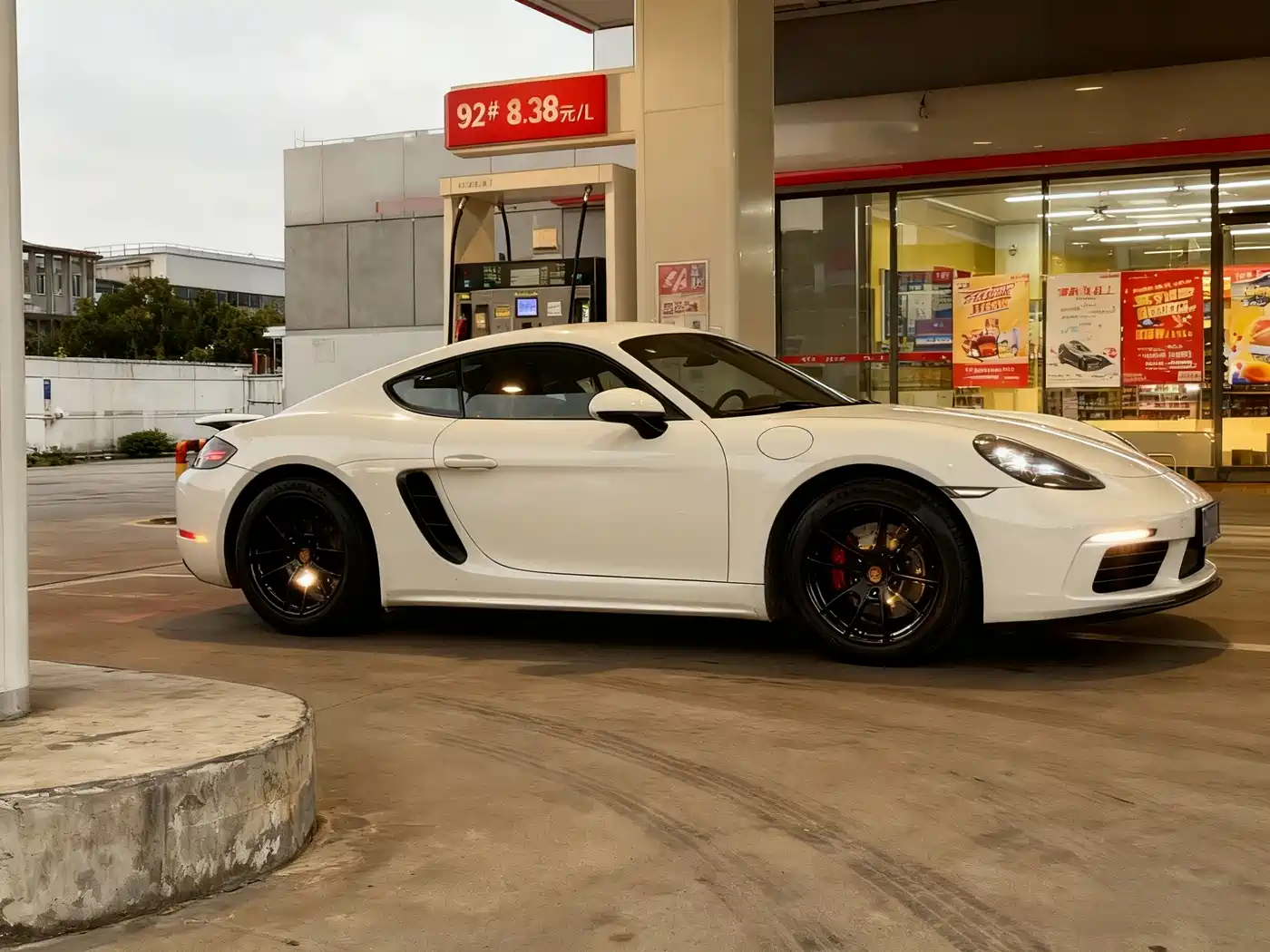 Porsche 718 2016 Cayman 2.0T фото 2