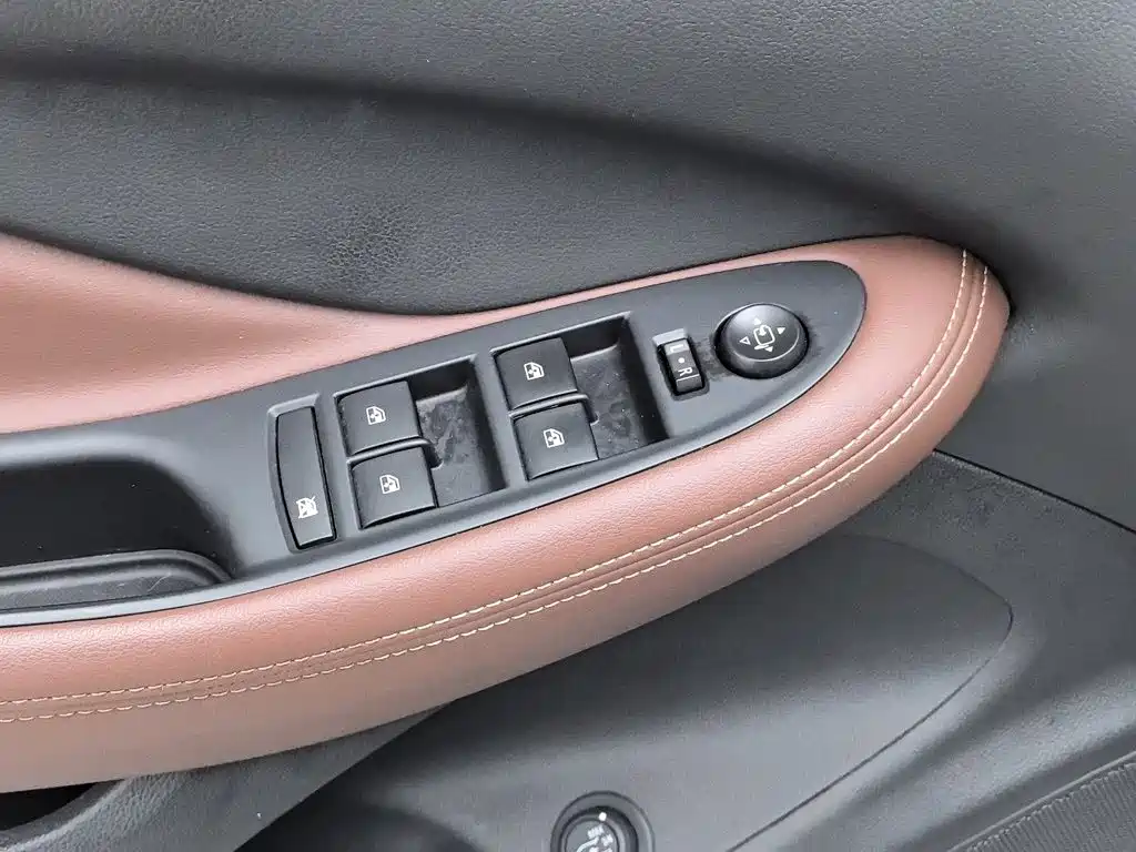 Photo 9 - Buick Envision Plus