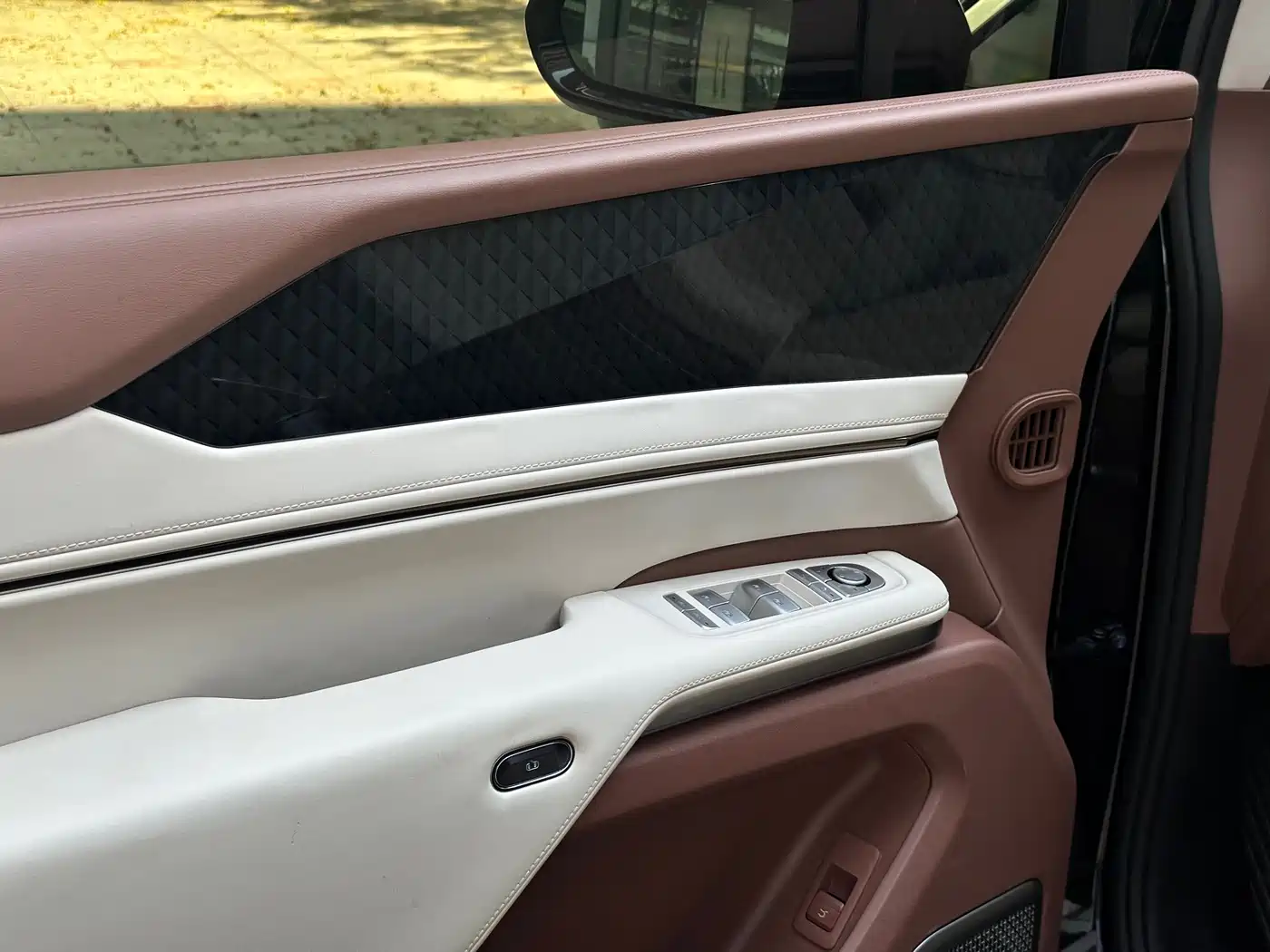 BYD Xia 2025 2025 DM-i 1.5T 100km Leading Edition