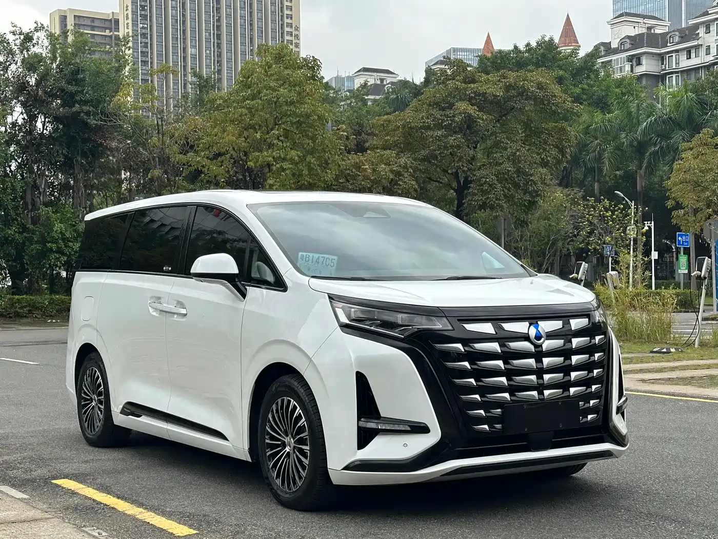 Denza D9 2022 DM-i 970 All-Wheel Drive Honor Edition фото 3