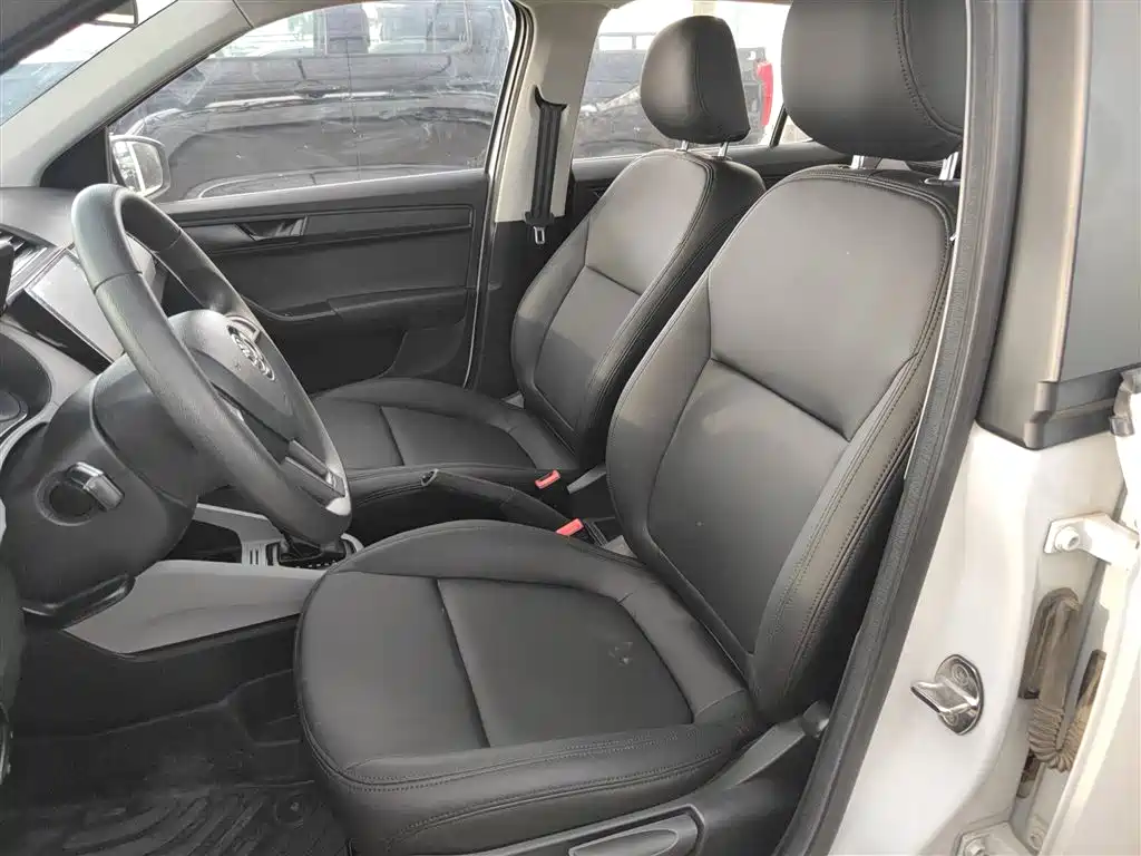 Škoda Fabia 2017 1.4L Auto Car Enjoy Edition фото 15