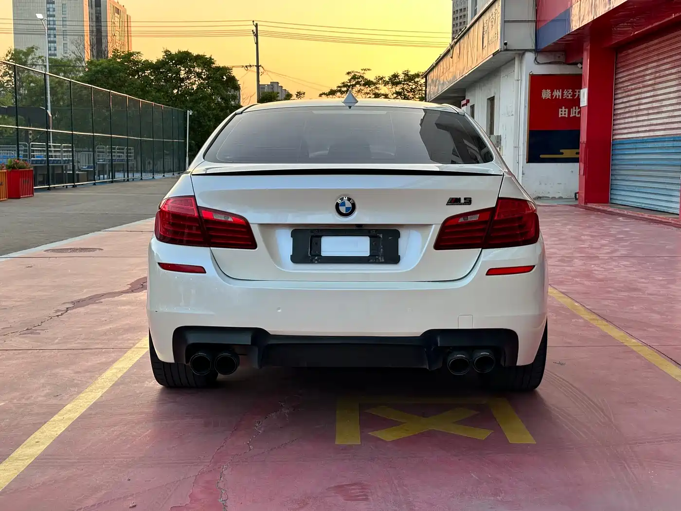 BMW 5 Series 2014 525Li Leading фото 13