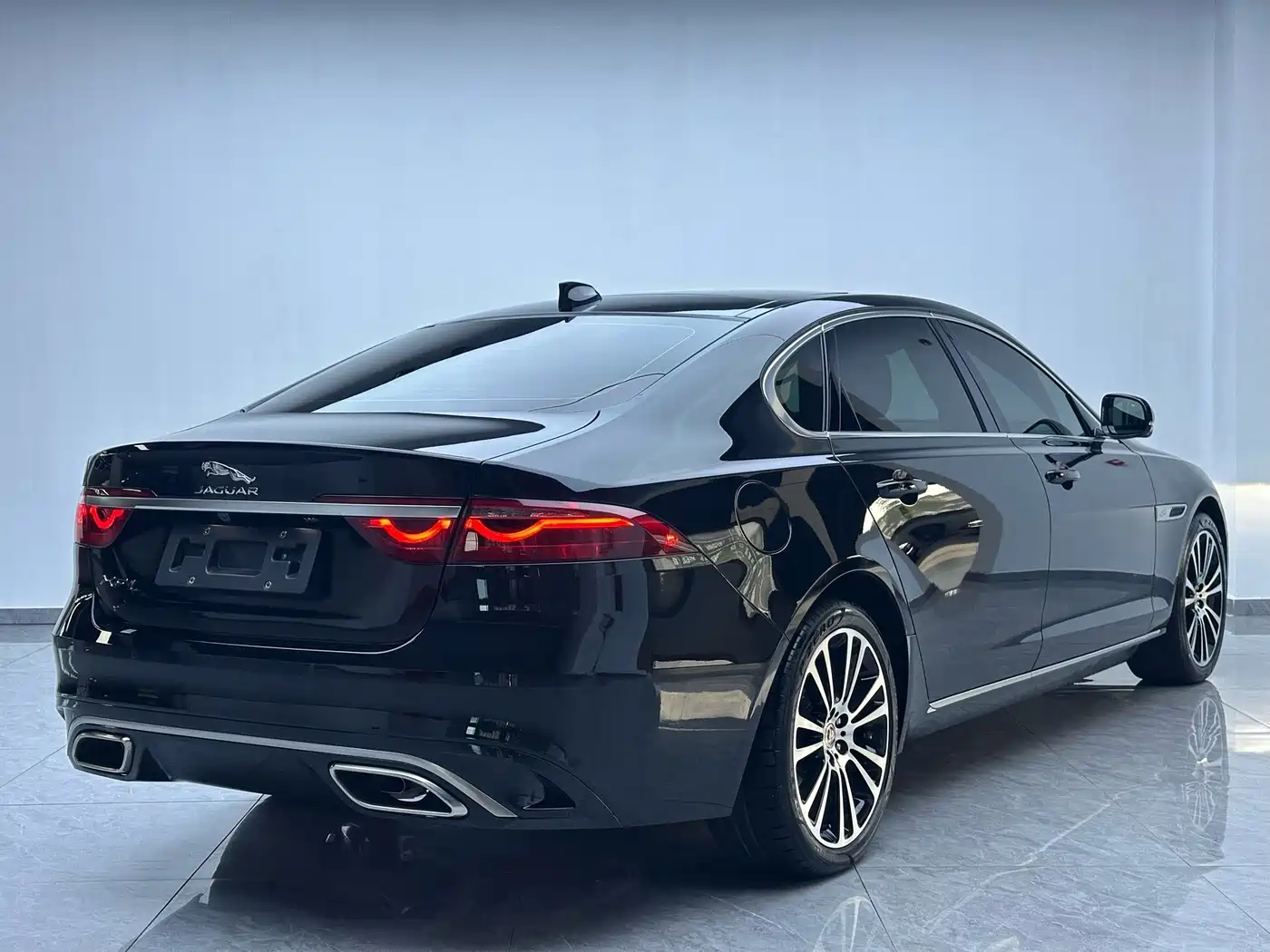 Jaguar XFL 2026 2025 2.0T P250 FWD Luxury Edition