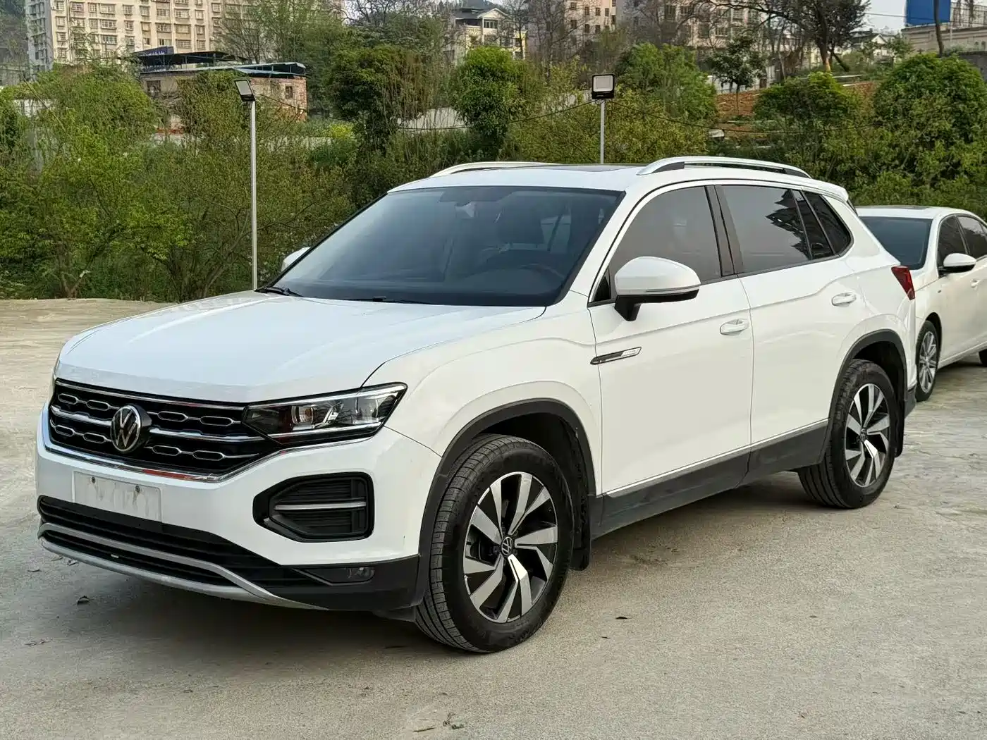 Volkswagen Tayron 2022 280TSI 2WD Luxury Smart Connect Edition фото 3