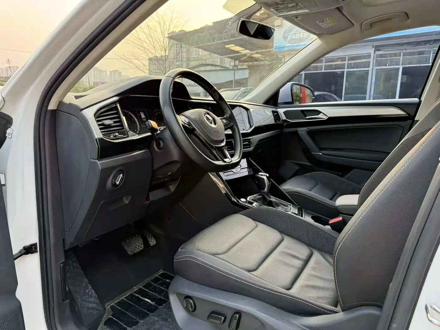 Volkswagen Tayron 2022 280TSI 2WD Luxury Smart Connect Edition фото 4