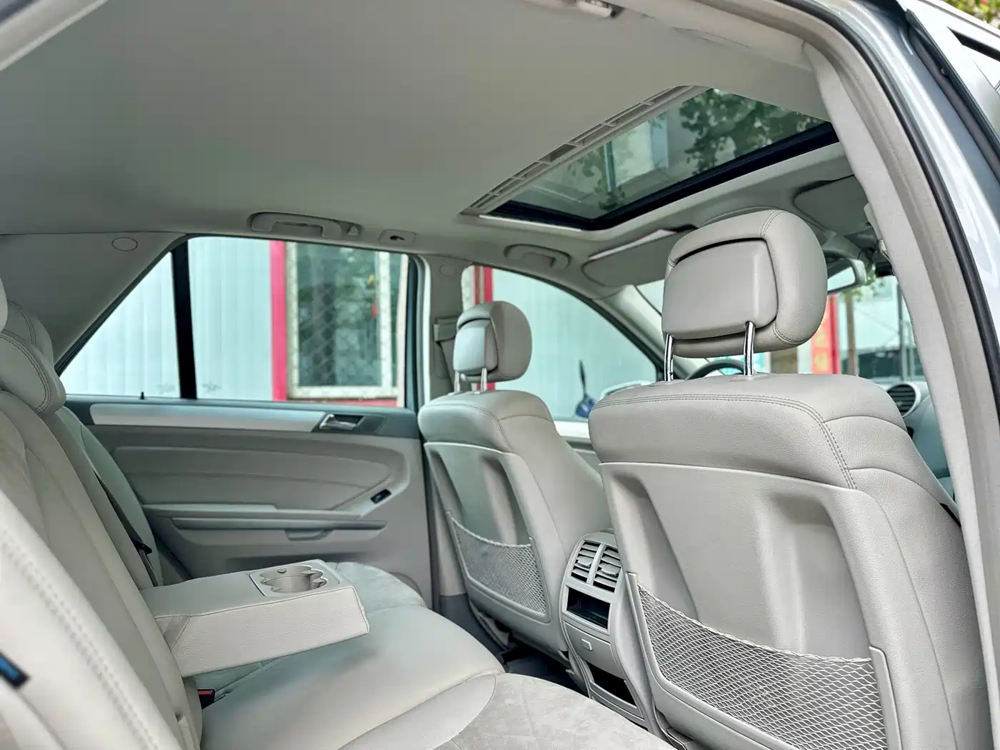 Mercedes-Benz M-Class 2010 ML 300 4MATIC фото 34