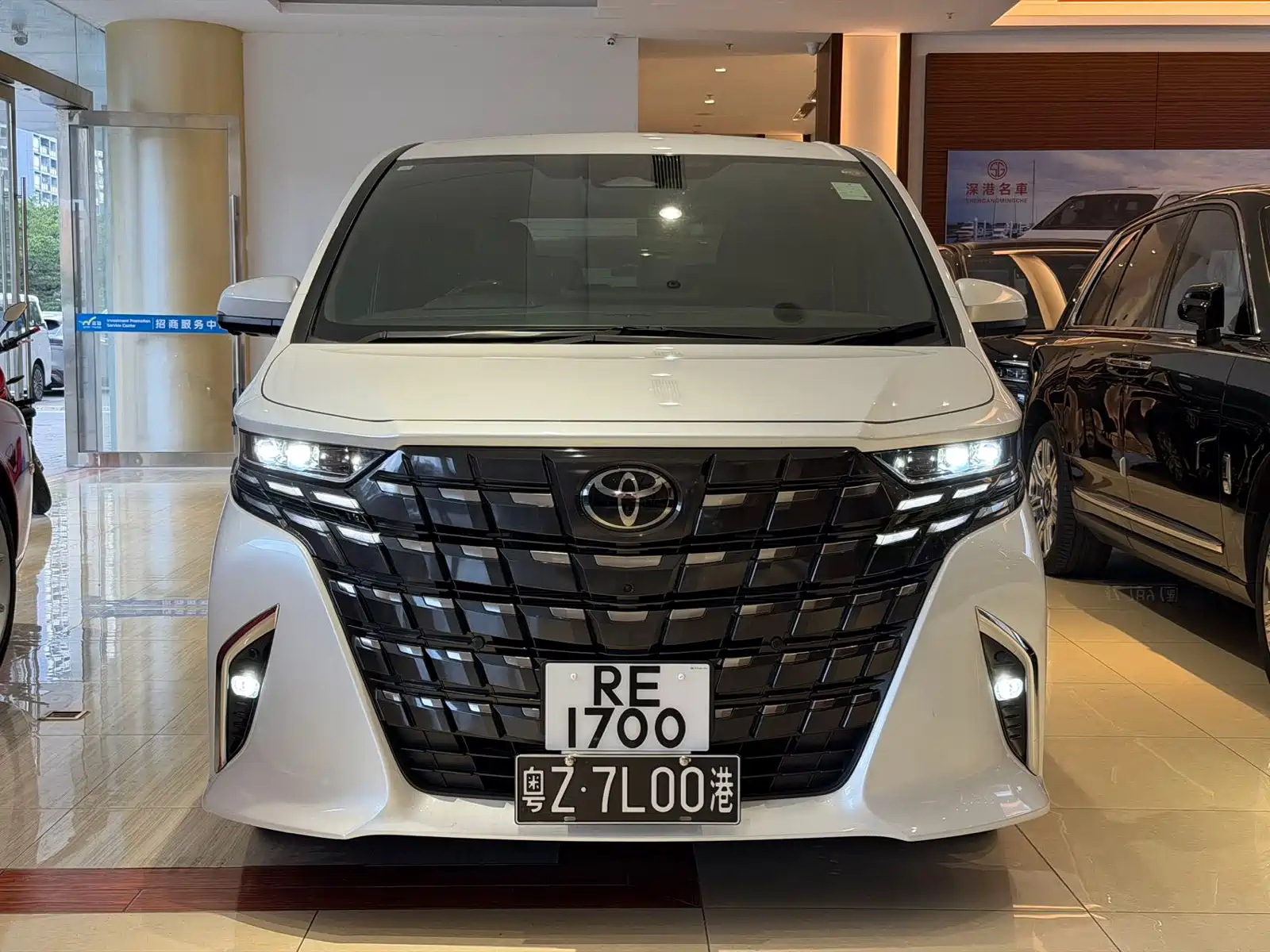 Photo 1 - Toyota Alphard