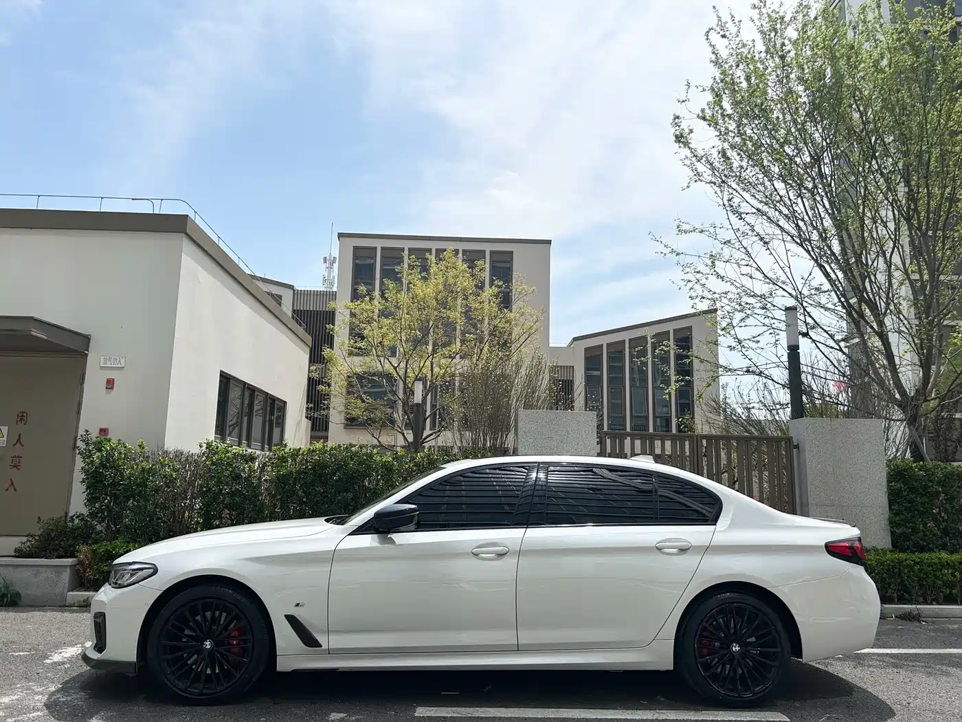 BMW 5 Series 2022 Model Second Facelift 530Li Leading M Sport Package фото 4