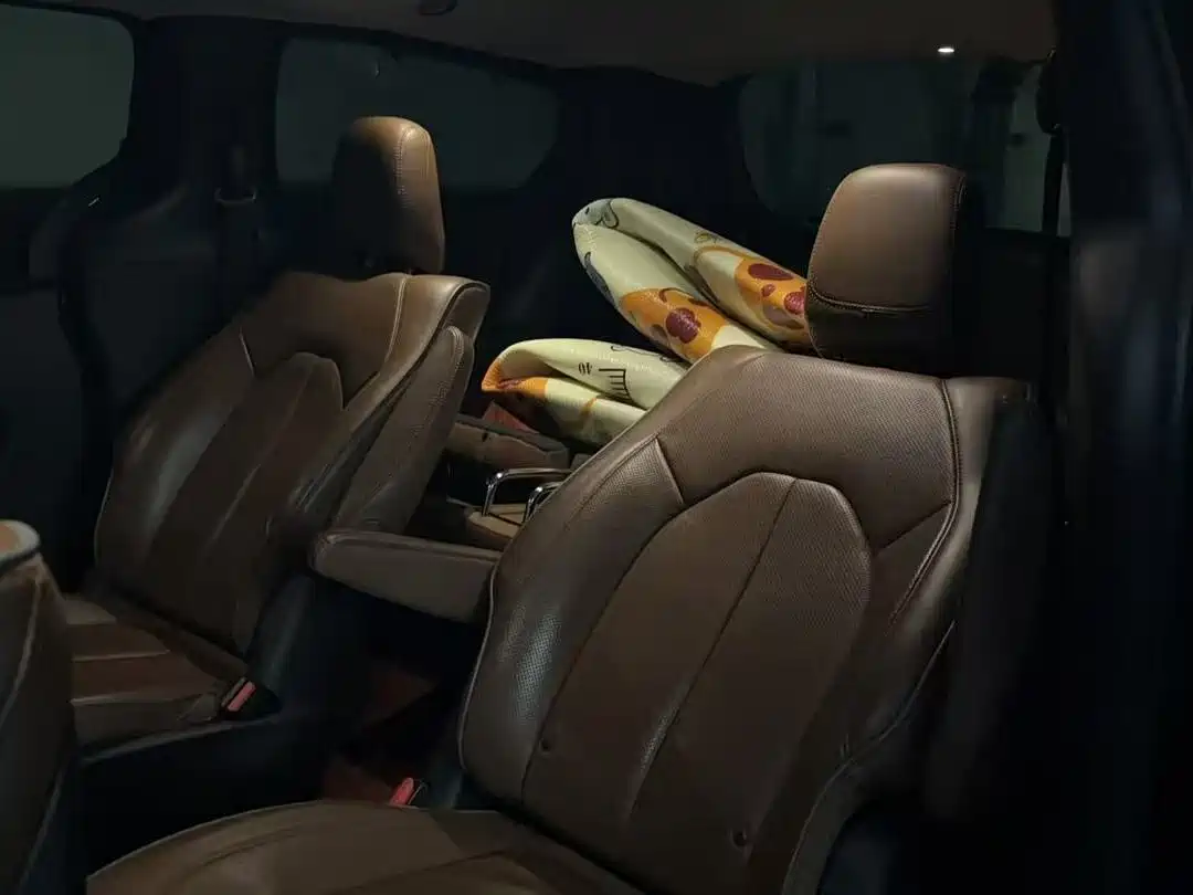 Chrysler Grand Voyager (Import) 2019 2017 3.6L Premium Edition