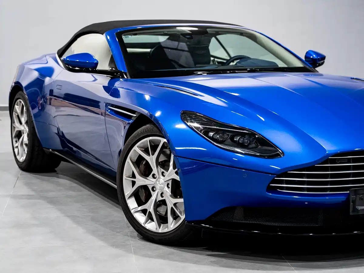 Фото 2 - Aston Martin DB11
