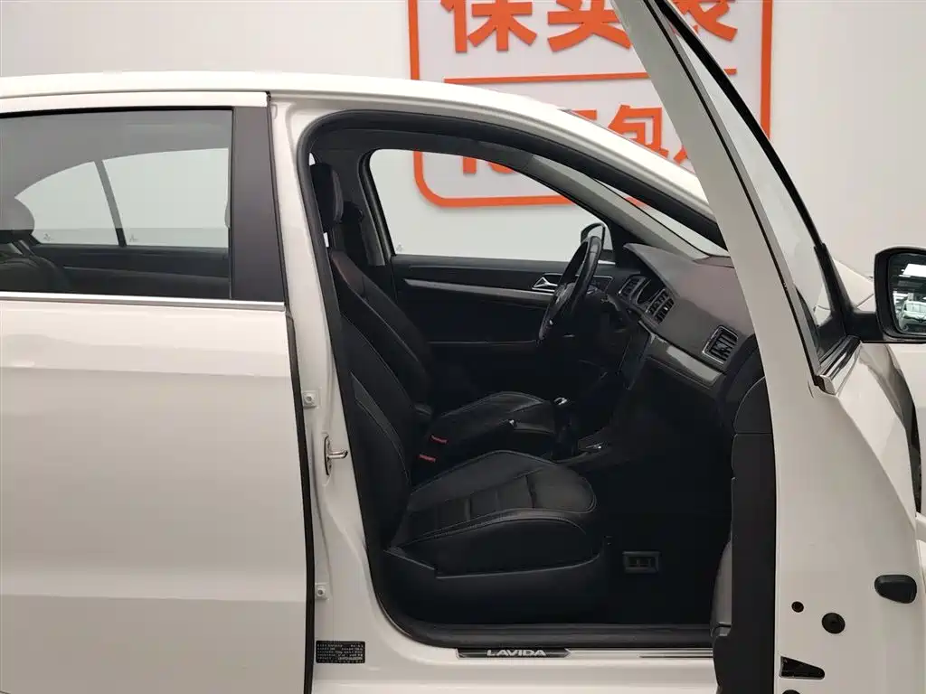 Volkswagen Lavida 2017 1.6L Manual Comfort Edition фото 23
