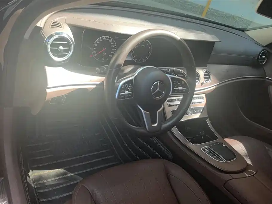 Mercedes-Benz E-Class 2020 E 300 L Fashion фото 12