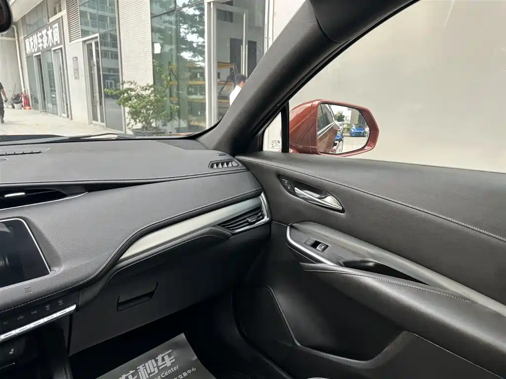 CADILLAC XT4