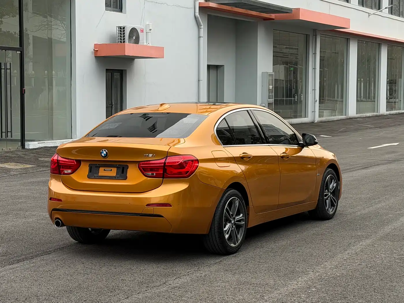 BMW 1 Series 2017 118i Sport фото 7