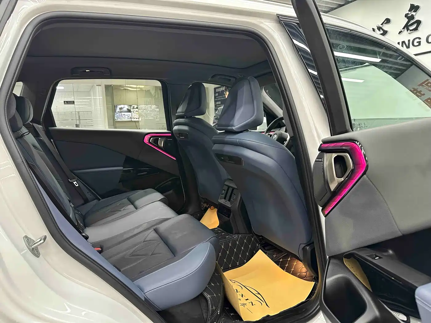 BMW X3 2025 xDrive30L Premium M Sport Package фото 17