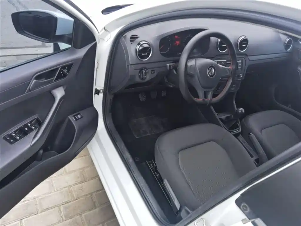 Volkswagen Jetta 2019 Dream Edition 1.5L Manual Fashion фото 16