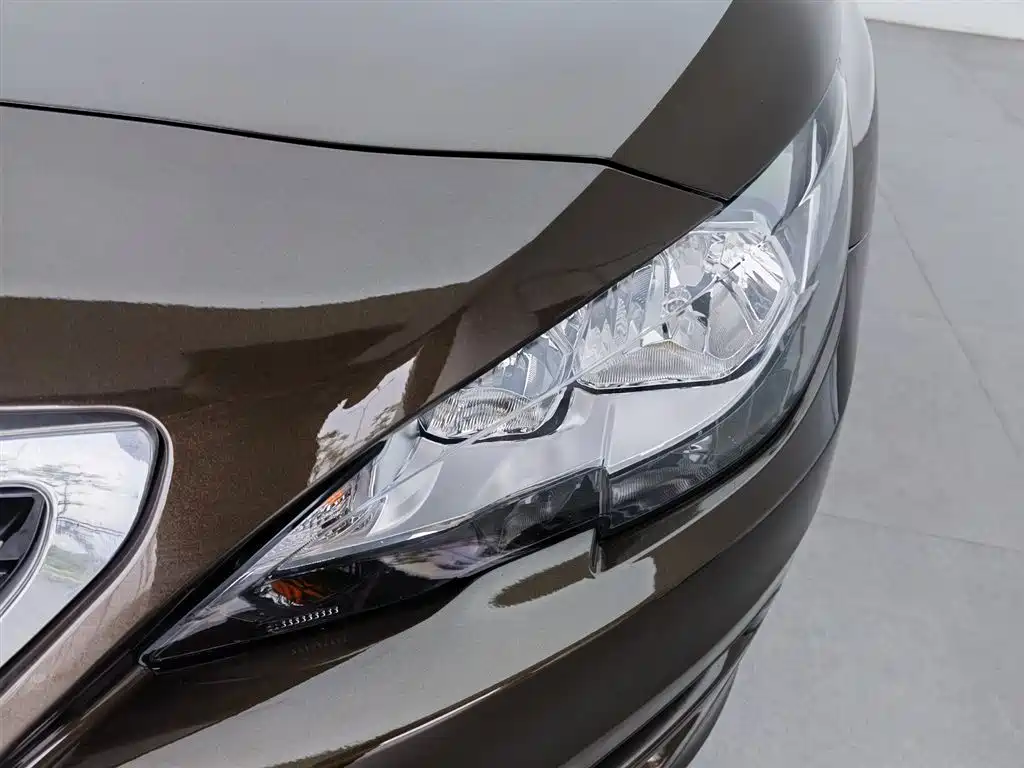 Peugeot 408 2016 1.6T Automatic Luxury Edition фото 7