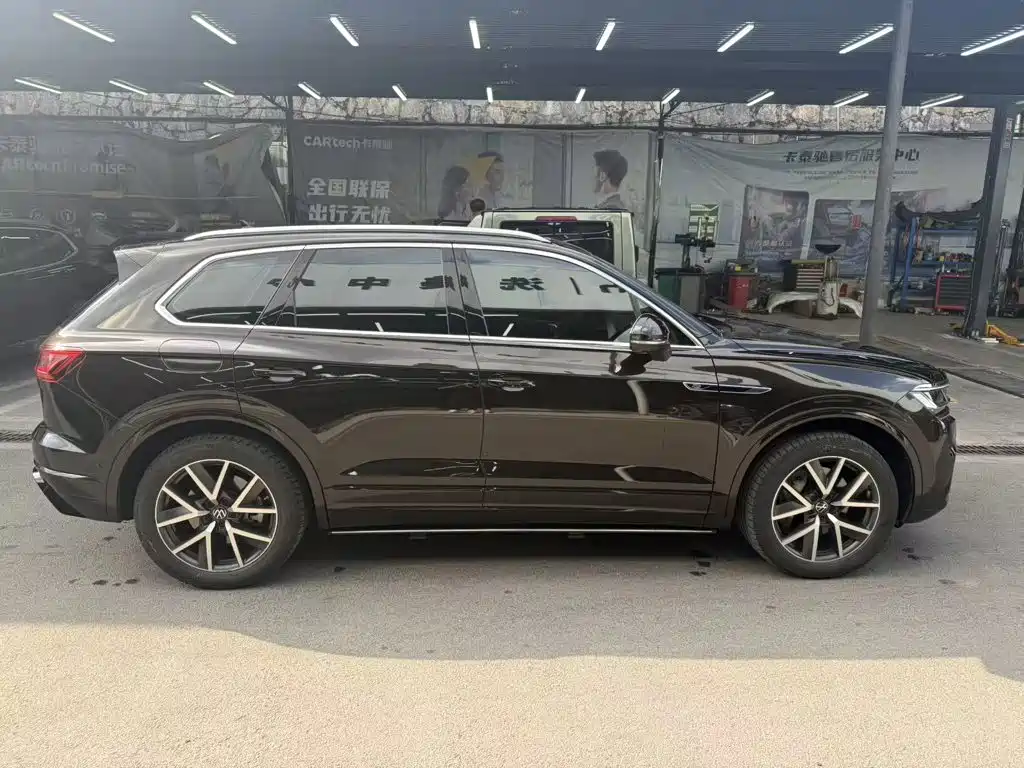 صورة 8 - Volkswagen Touareg