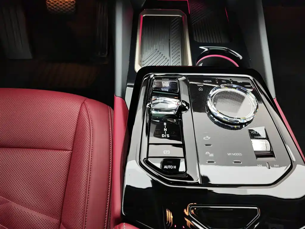 BMW 5 Series 2024 530Li Premium Luxury Package фото 13