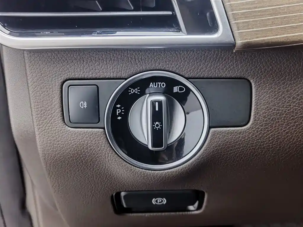 Mercedes-Benz GLE 2019 GLE 400 4MATIC Collector's Edition (Special Configuration) фото 21