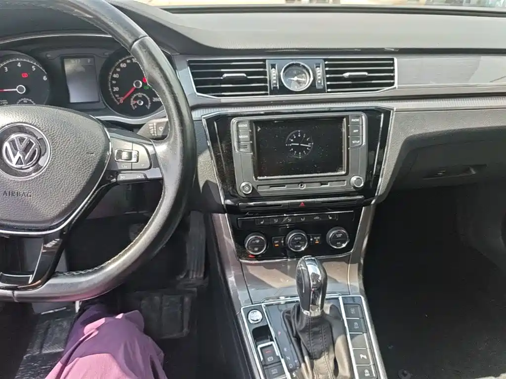 Volkswagen Passat 2017 330TSI DSG Prestige фото 13