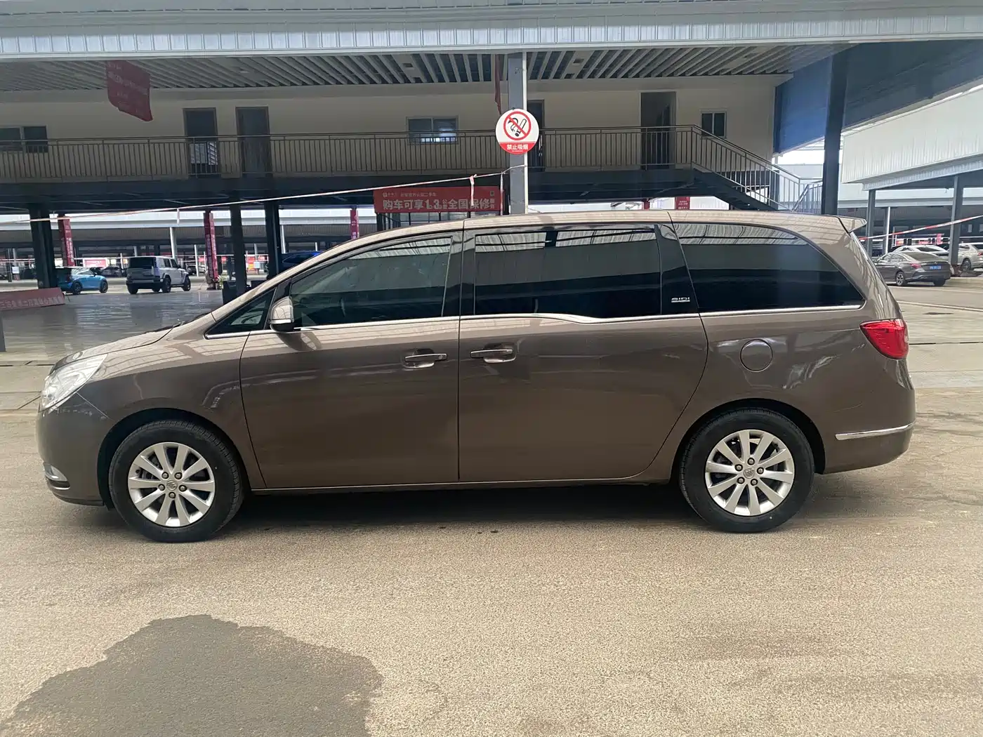 Buick GL8 2014 2.4L CT Luxury Business Comfort фото 12