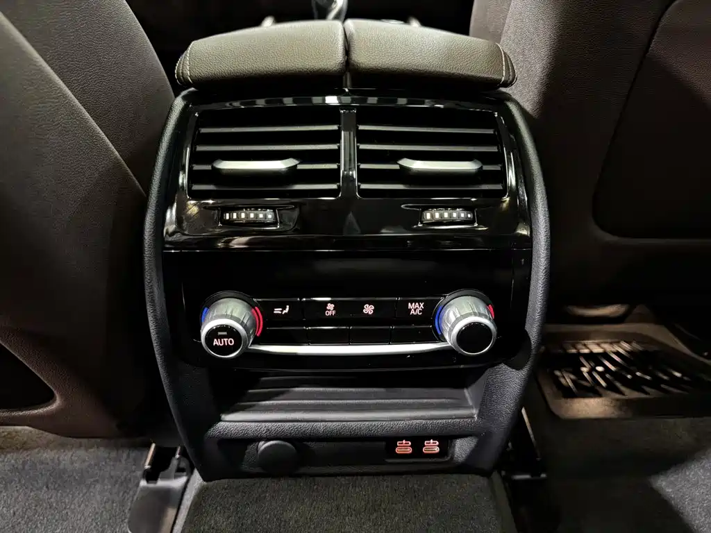 Фото 23 - BMW 5 Series