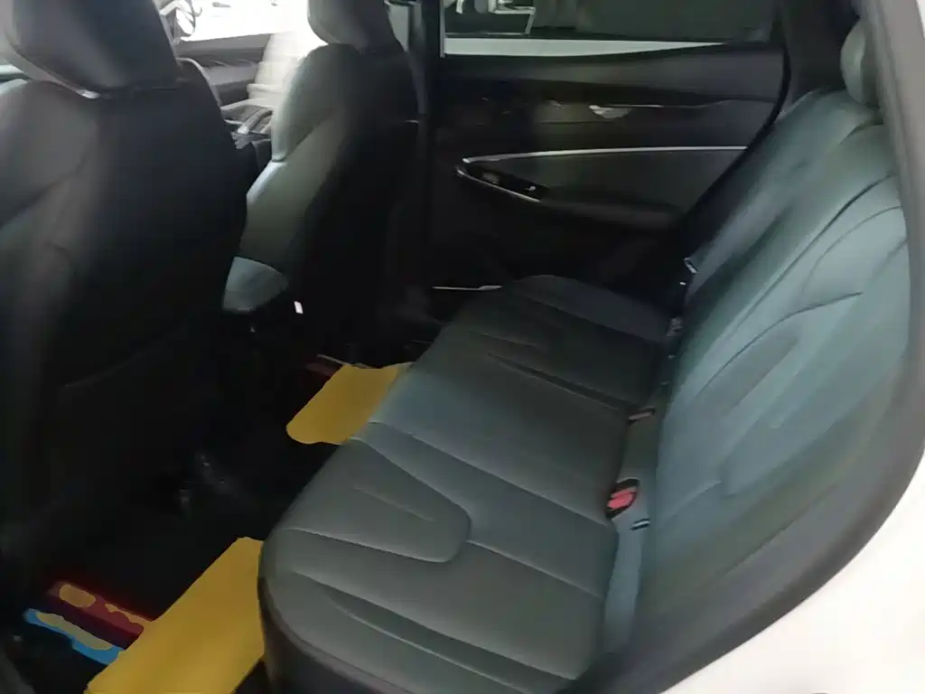 Фото 17 - Geely Atlas