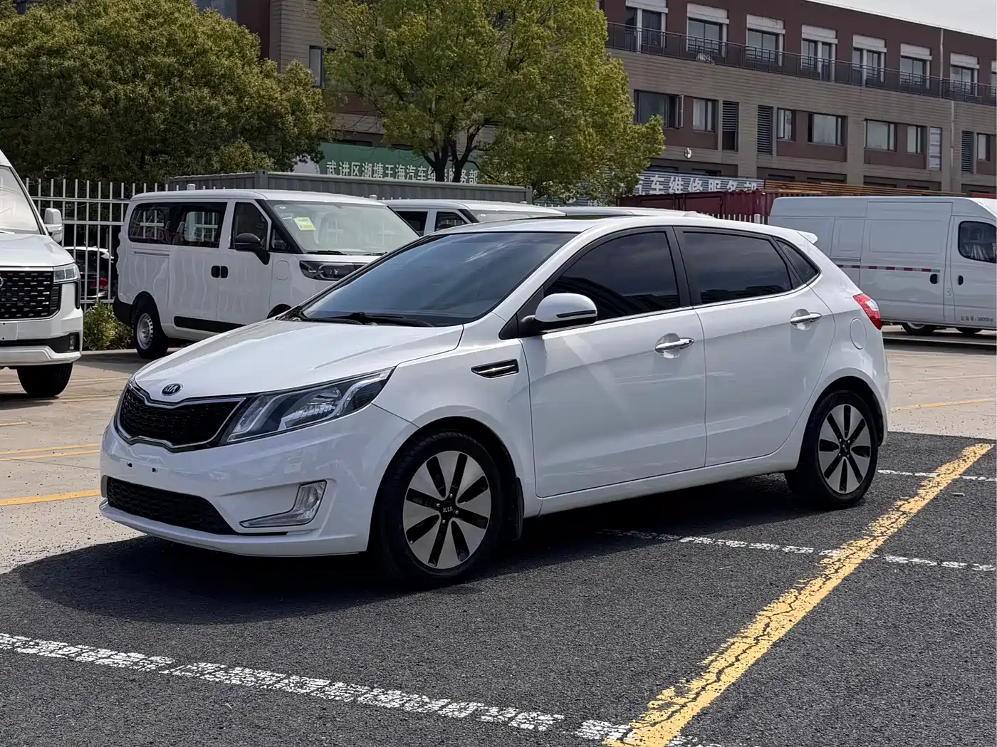 Kia K2 2012 Hatchback 1.6L AT Premium