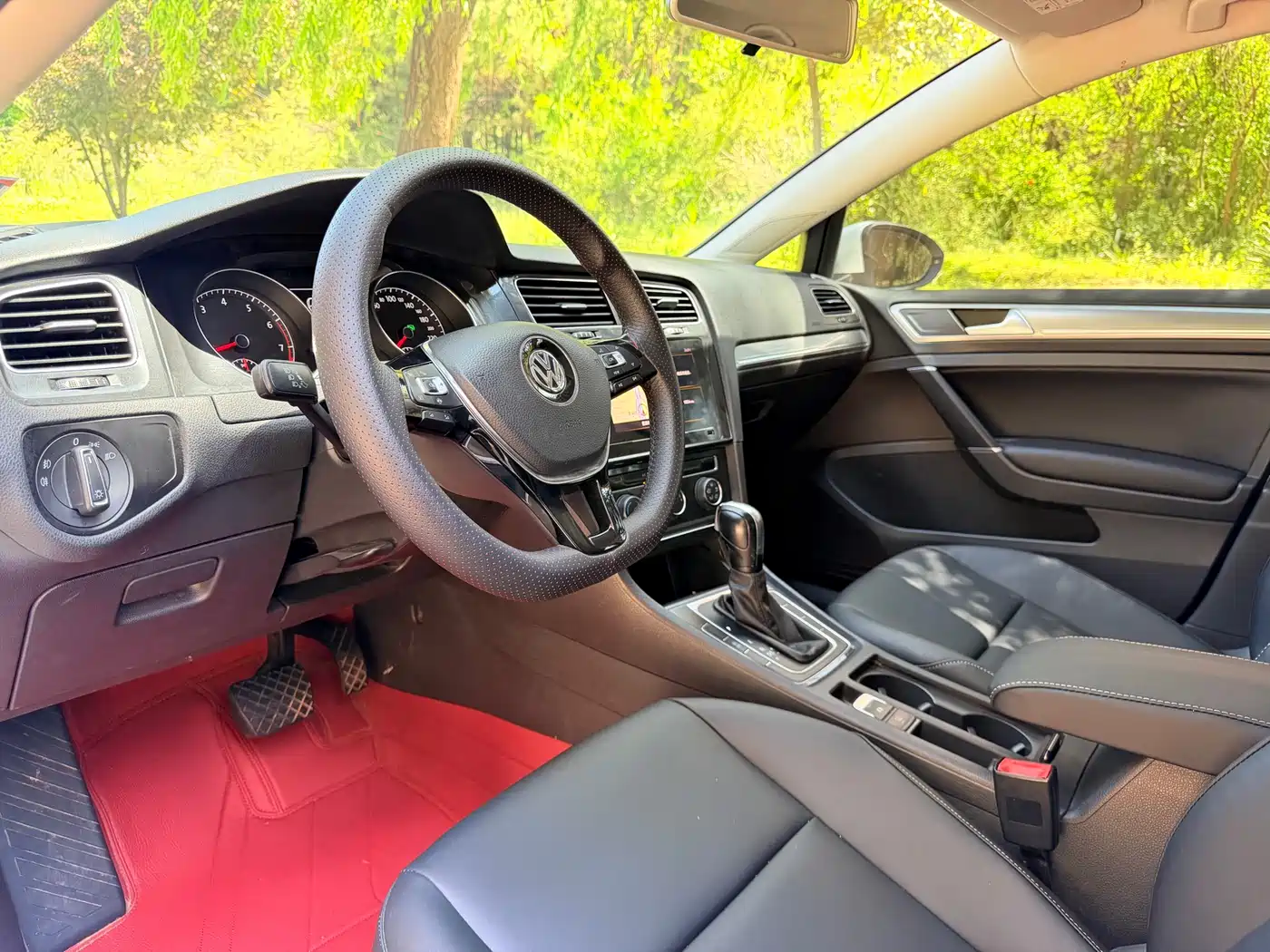 Volkswagen Golf 2020 200TSI DSG Comfort фото 6