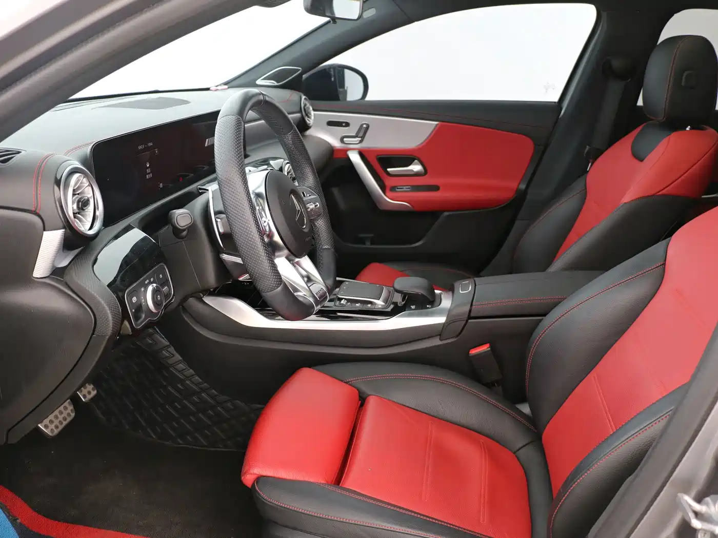 Mercedes-Benz A-Class AMG 2023 Model Year AMG A 35 L 4MATIC фото 4